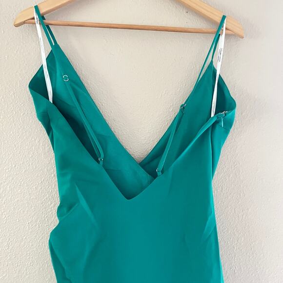 NEW Revolve x Lovers + Friends Evergreen Ruffled dress in Jewel Green - Picture 7 of 11